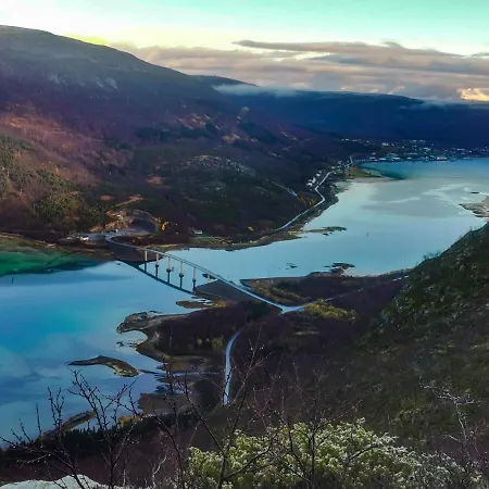 Tjeldoya Slott Gæstehus *