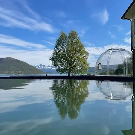 Tjeldoya Slott Guest house Hov (Tjeldsund)
