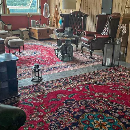 Tjeldoya Slott Guest house *