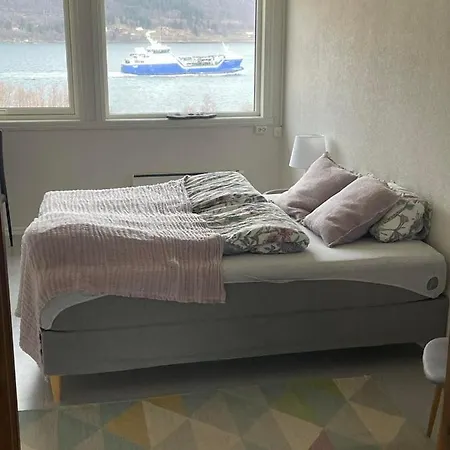 Tjeldoya Slott Guest house