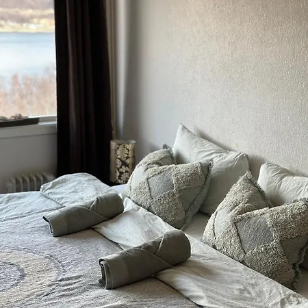 Tjeldoya Slott Πανσιόν *