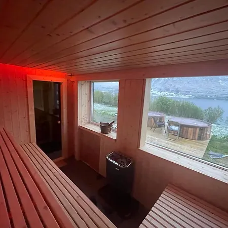 Pensionat Tjeldoya Slott Hov (Tjeldsund)