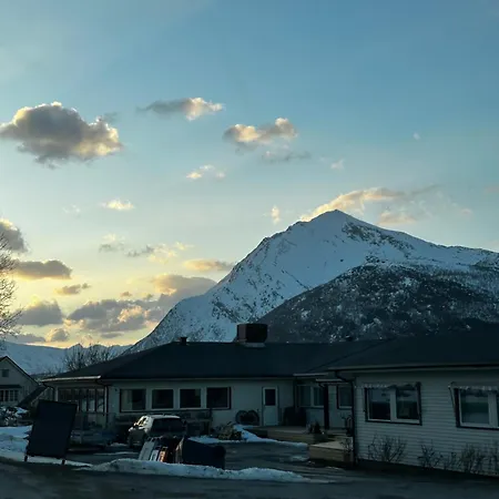 Tjeldoya Slott Hov (Tjeldsund)