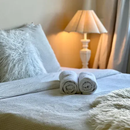 Pensionat Tjeldoya Slott Hov (Tjeldsund)